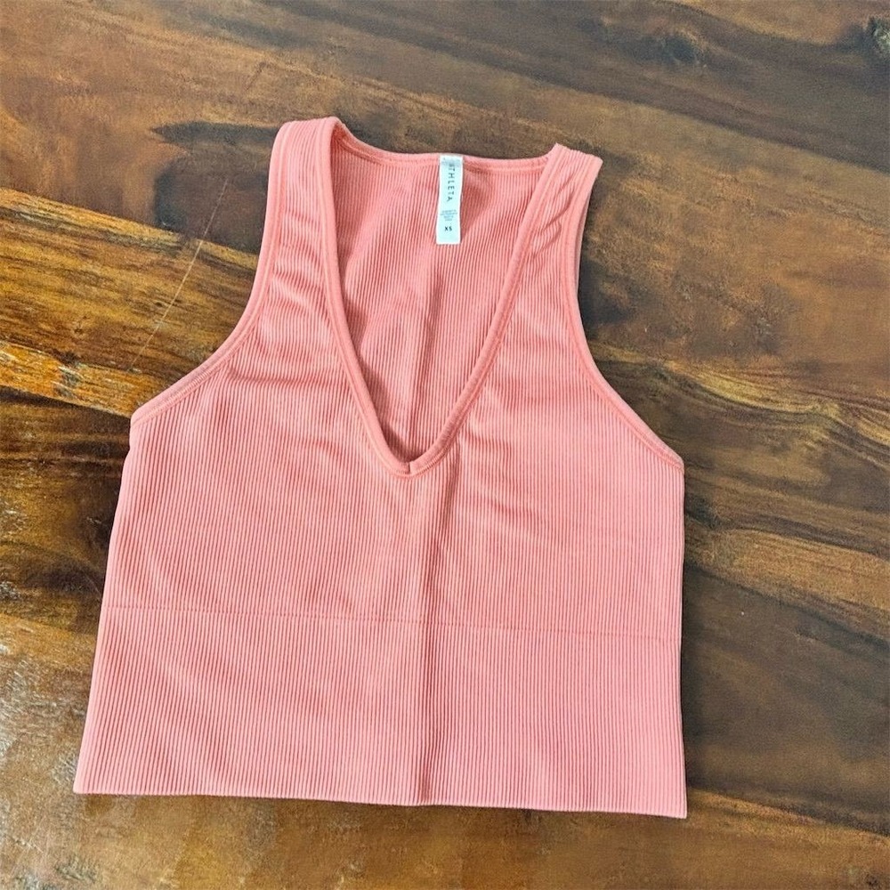 Athleta Aurora V-Neck Crop Tank Coral Pink Ribbed Seamless Top XS 556403-07